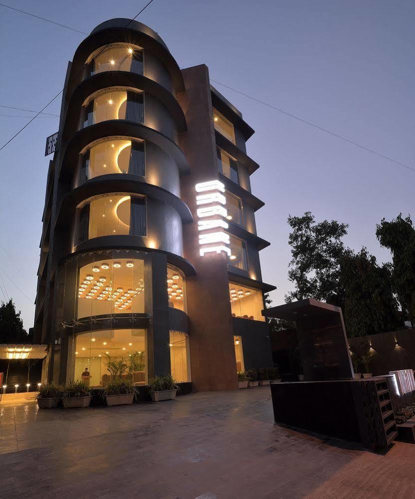 Urbane The Hotel Ahmedabad Extérieur photo