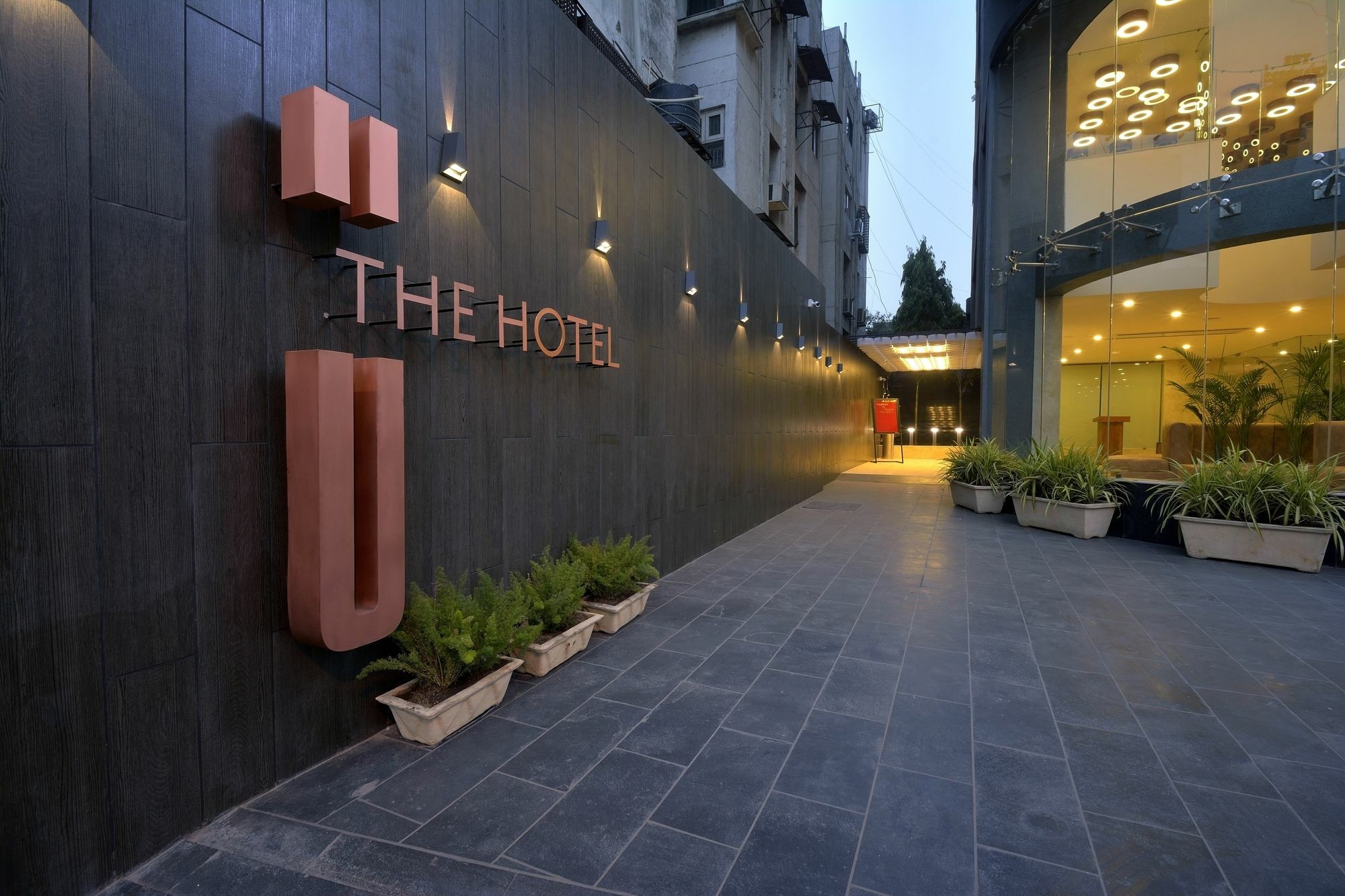 Urbane The Hotel Ahmedabad Extérieur photo